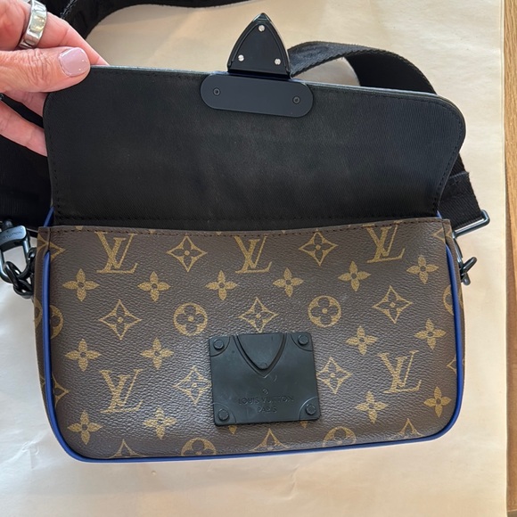 Louis Vuitton S Lock Trail Messenger Bag electric blue - Picture 2 of 6